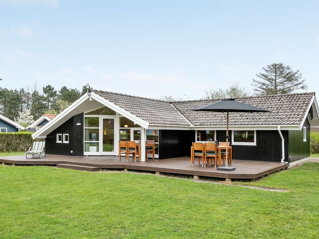 "Tore" - 200m from the sea | Boeken bij Flickmyhouse