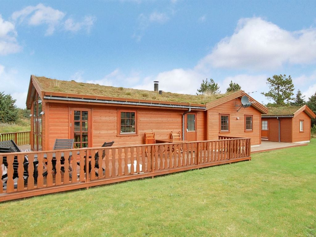 "Jo" - 1.2km from the sea | Boeken bij Flickmyhouse