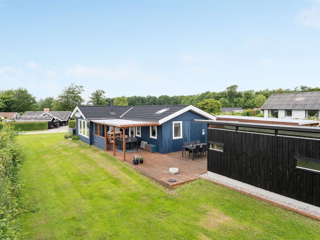 "Roar" - 500m from the sea | Boeken bij Flickmyhouse