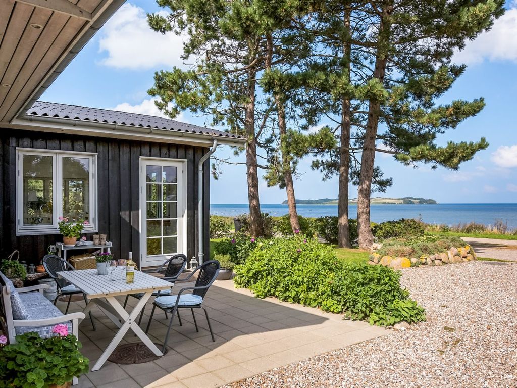 "Varma" - 25m from the sea | Boeken bij Flickmyhouse