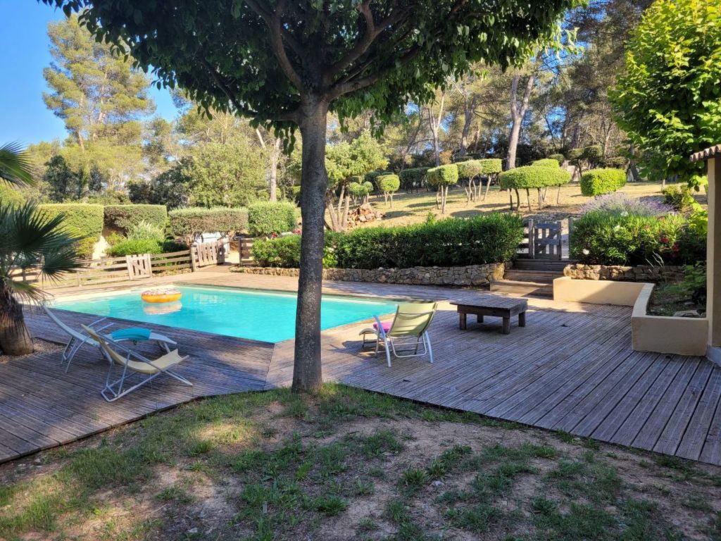 Villa au coeur de la Foret | Boeken bij Flickmyhouse