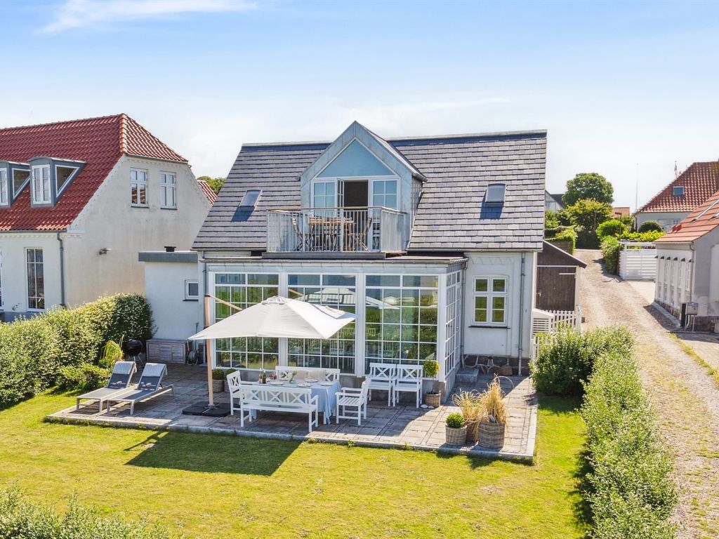 "Devis" - 75m from the sea | Boeken bij Flickmyhouse