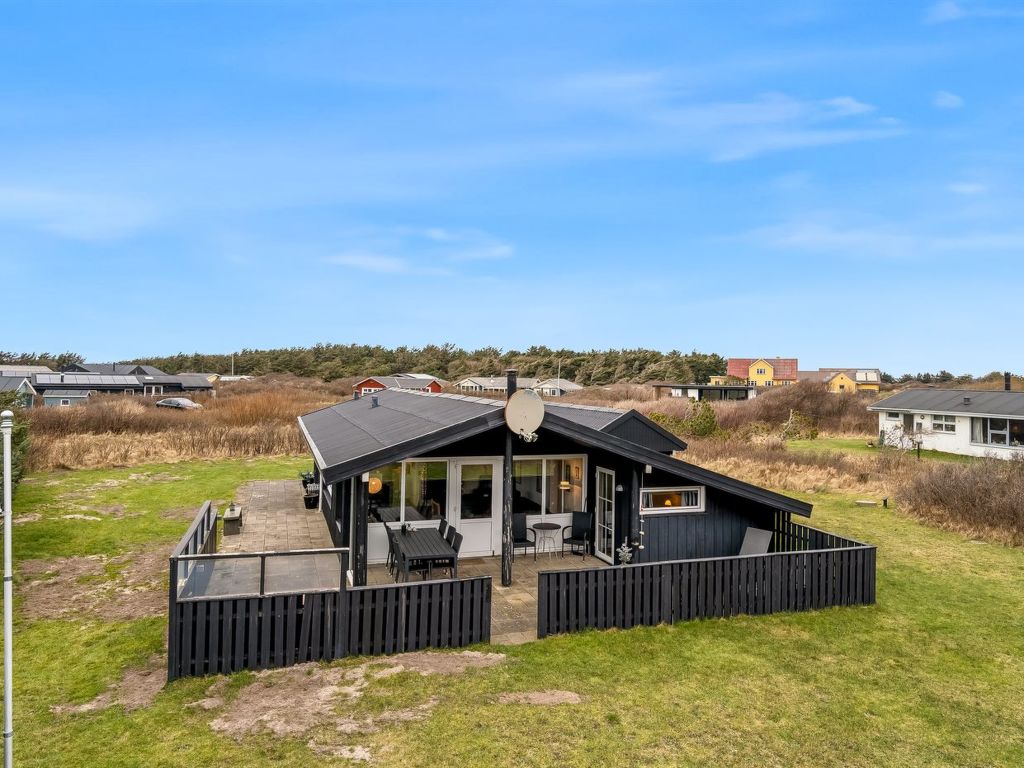 "Erblin" - 400m from the sea | Boeken bij Flickmyhouse