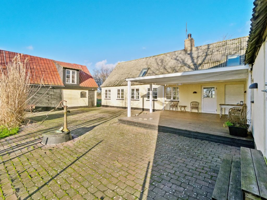 "Aulikki" - 2km from the sea | Boeken bij Flickmyhouse