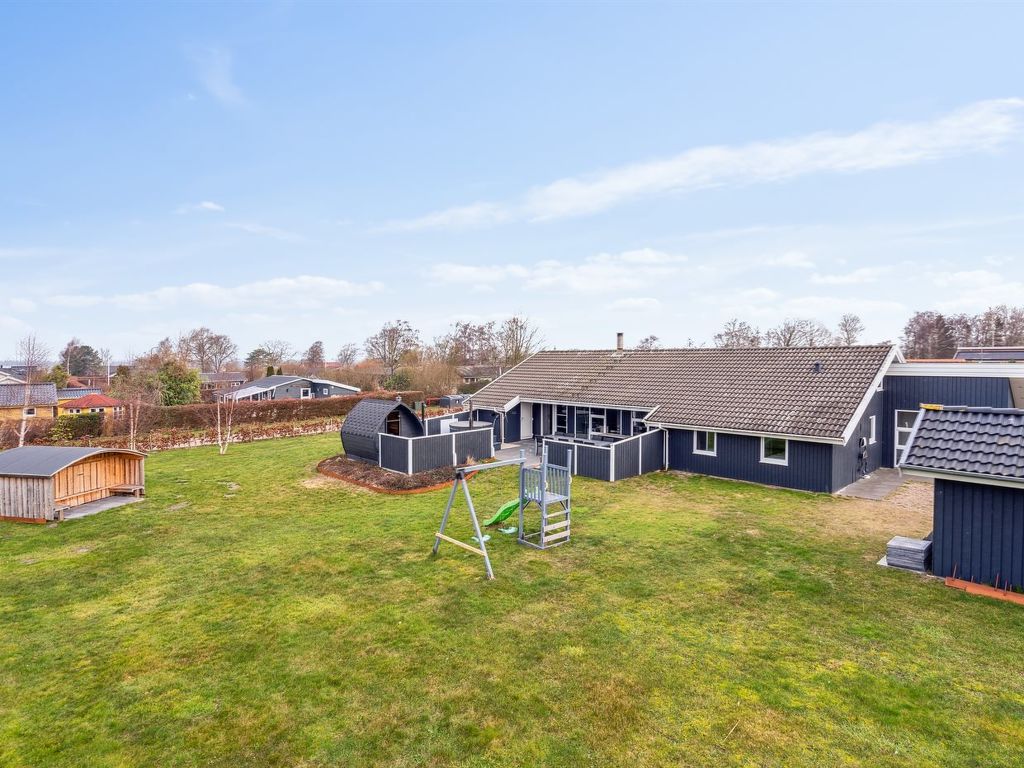 "Akira" - 250m from the sea | Boeken bij Flickmyhouse