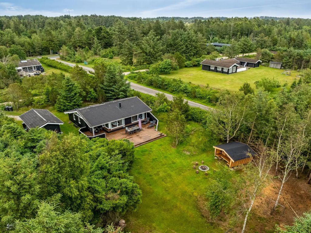 "Anouk" - 2km from the sea | Boeken bij Flickmyhouse