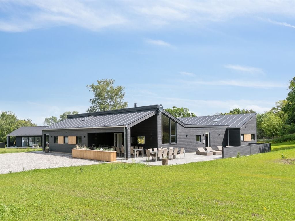 "Hana" - 800m from the sea | Boeken bij Flickmyhouse