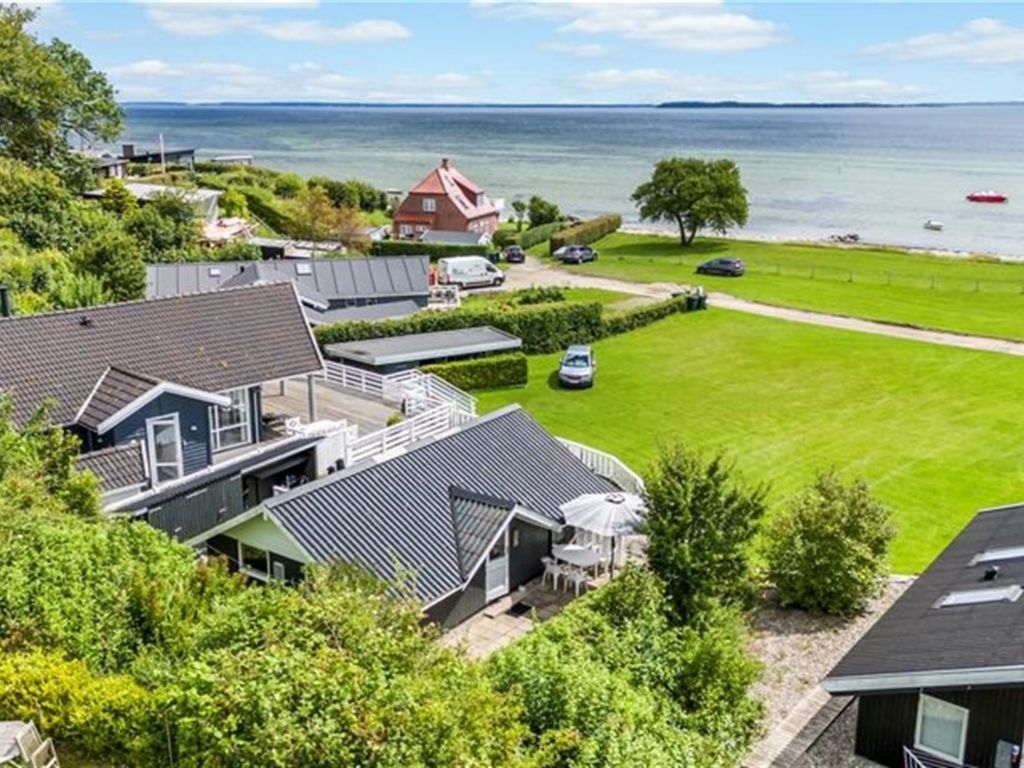 "Heda" - 75m from the sea | Boeken bij Flickmyhouse