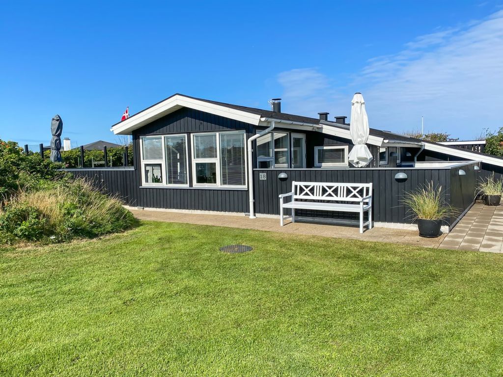 "Laurits" - 300m from the sea | Boeken bij Flickmyhouse