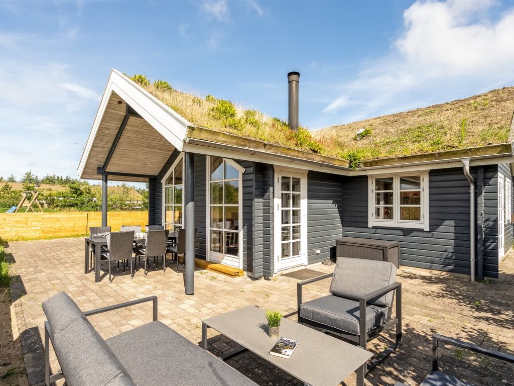 "Annemie" - 1.8km from the sea | Boeken bij Flickmyhouse