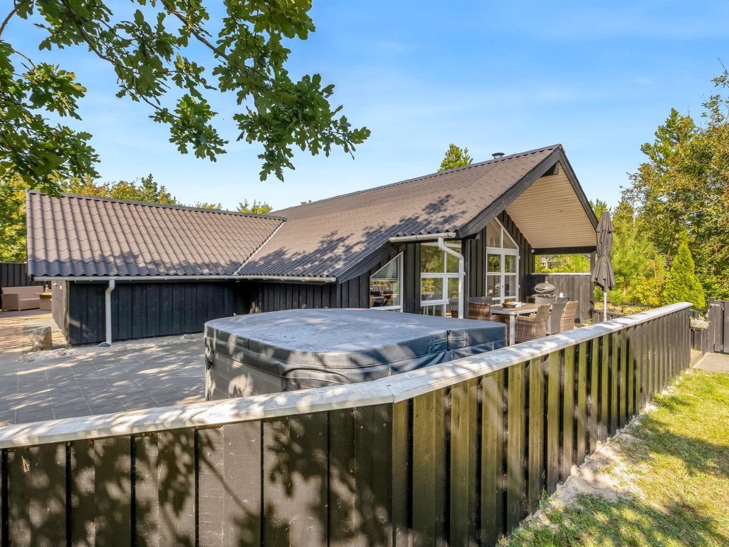 "Roska" - 1.3km from the sea | Boeken bij Flickmyhouse