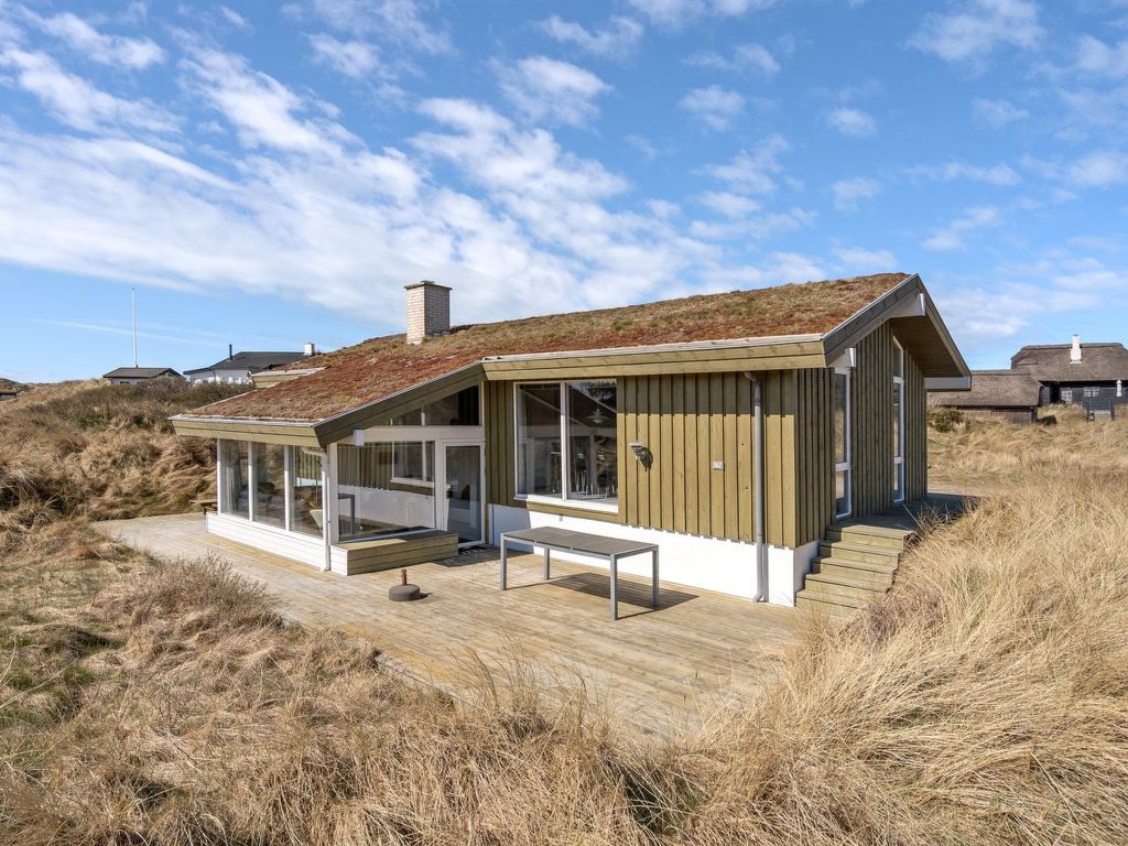 "Fanney" - 100m from the sea | Boeken bij Flickmyhouse