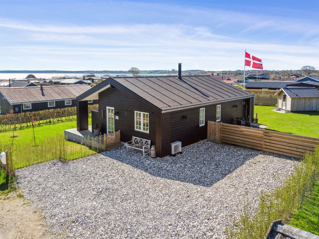 "Ovine" - 300m from the sea | Boeken bij Flickmyhouse