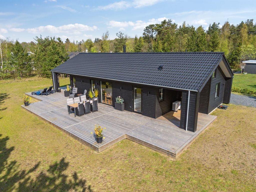 "Skakke" - 900m from the sea | Boeken bij Flickmyhouse