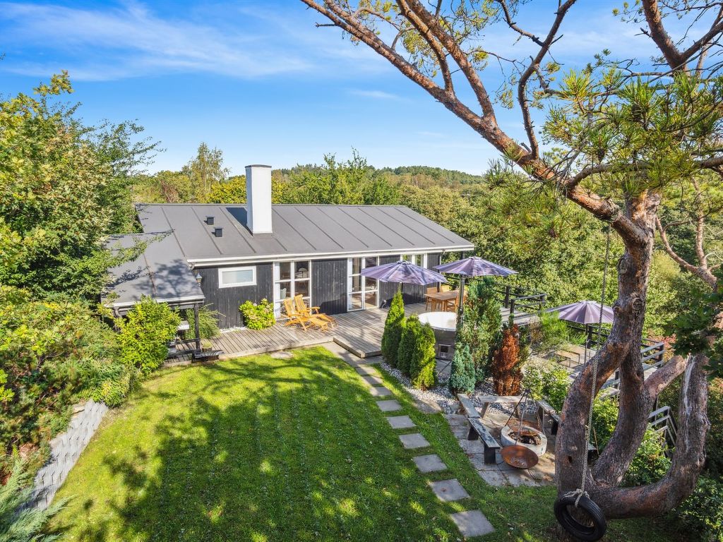 "Leif" - 400m from the sea | Boeken bij Flickmyhouse