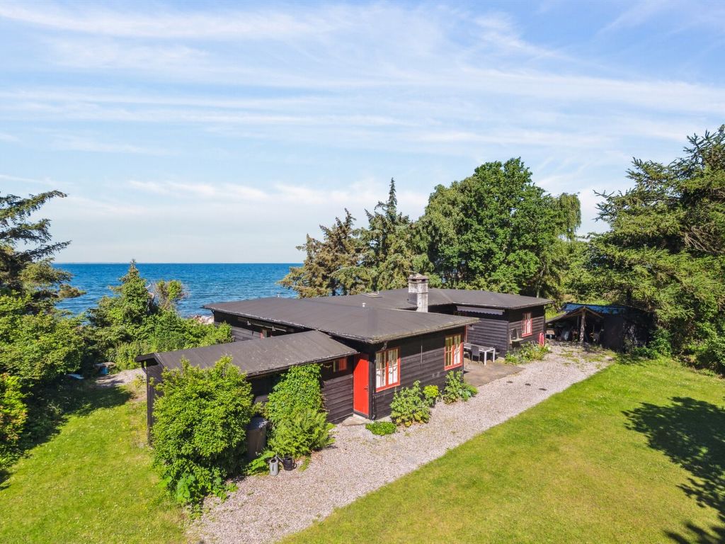 "Antonina" - 10m from the sea | Boeken bij Flickmyhouse