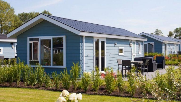 4-persoons chalet op park met wellness faciliteiten en geschikt voor watersportliefhebbers