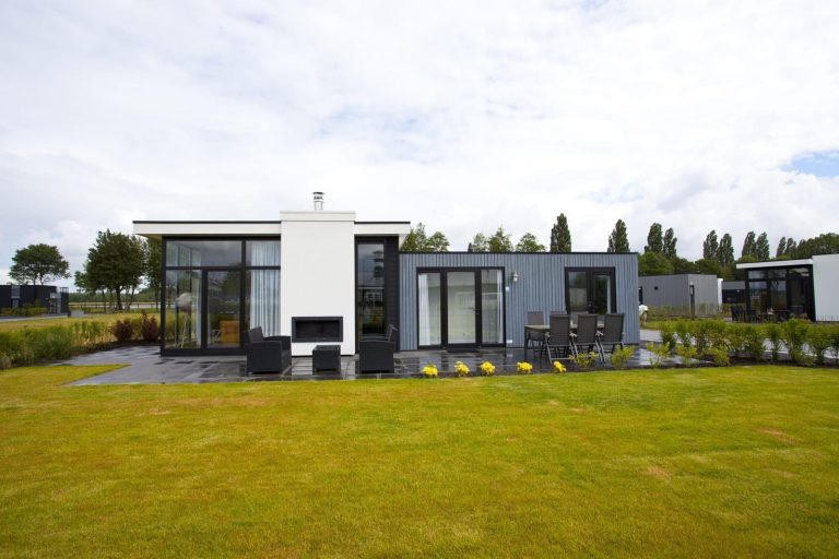 Heerlijk 4 persoons accommodatie met schuifpui op vakantiepark met wellnessmogelijkheden