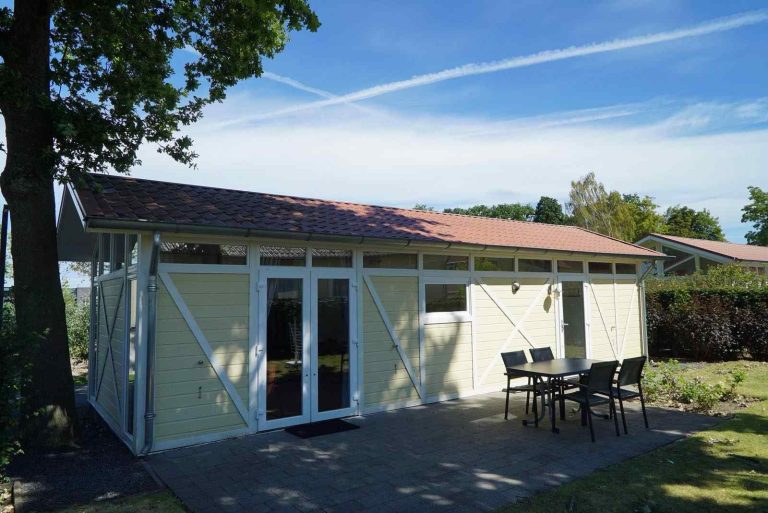 4 persoons chalet op vakantiepark Bad Hoophuizen aan het Veluwemeer.