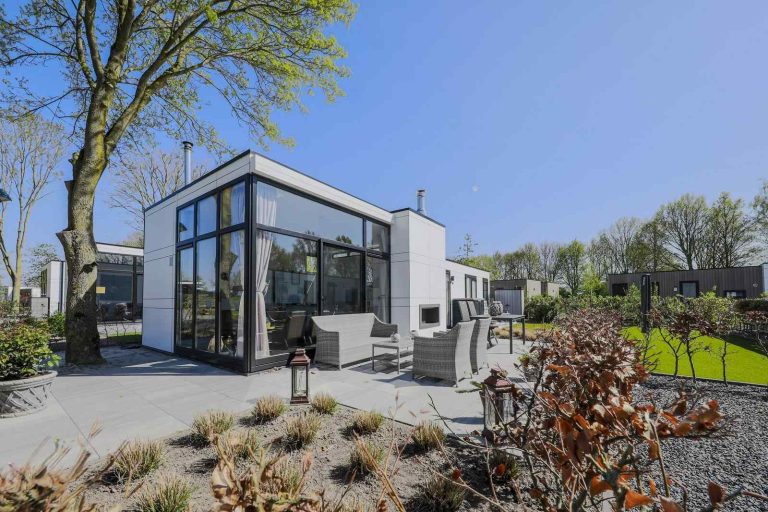 Luxe 4 persoons accommodatie op vakantiepark Bad Hoophuizen in Hulshorst.