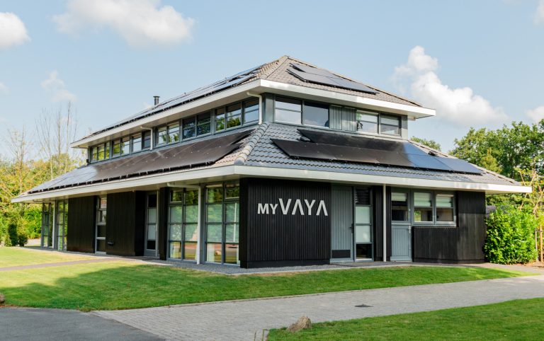 14 persoons familievilla met verwarmd privé zwembad in Sondel