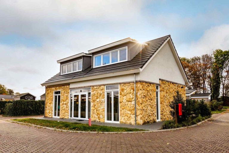 Kindvriendelijke 12 persoons groepsaccommodatie op een vakantiepark nabij Valkenburg