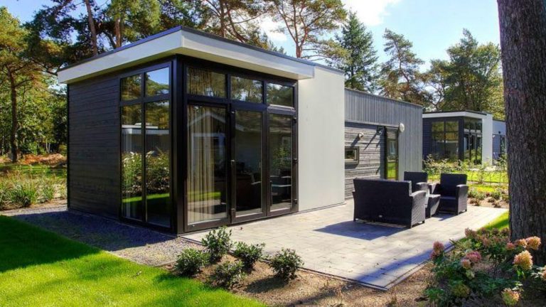 4 persoons vakantiehuis op vakantiepark Maasduinen met natuurmeer en zandstrand.