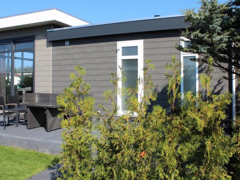 Vakantiechalet voor 6 personen op een familiepark op 600m afstand van de Noordzee kust