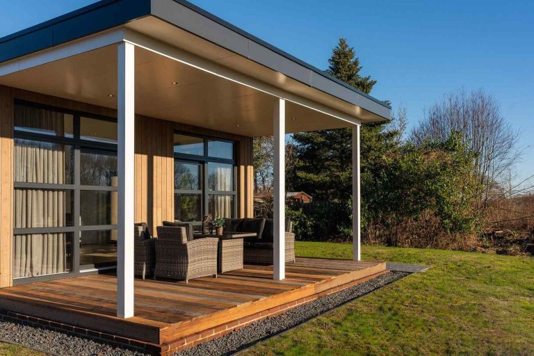 Lodge voor 4 personen met hottub aan de bosrand van Vakantiecentrum 't Schuttenbelt