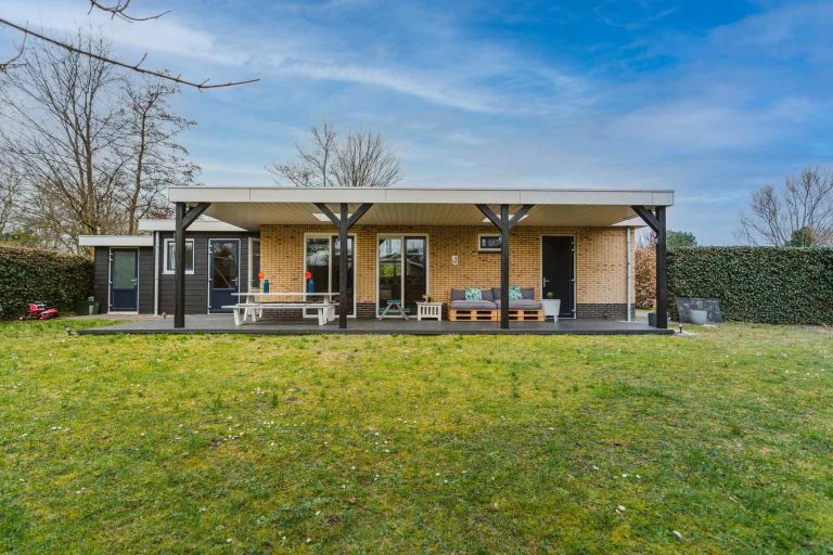 Heerlijk 7-persoons vakantiehuis in Ouddorp vlakbij het strand