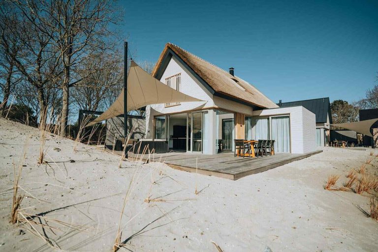 Luxe 10 persoons vakantiehuis in Ouddorp nabij het strand.