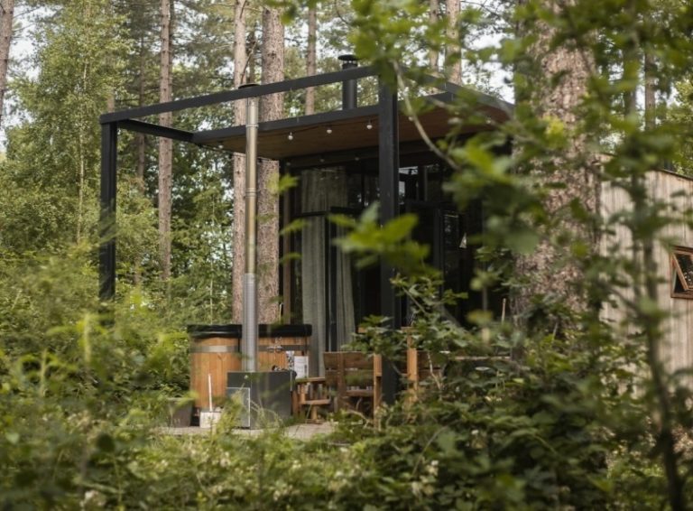 2 persoons cabin met hottub in bosrijke omgeving op vakantiepark met klimbos in België