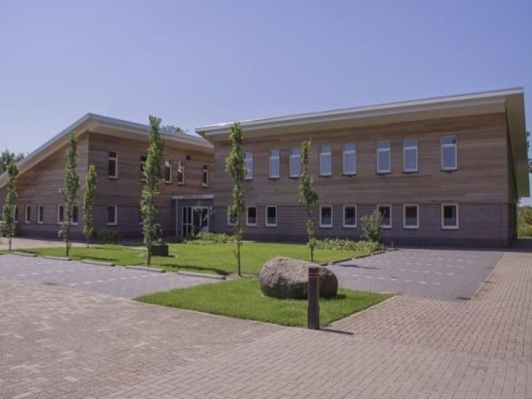 5 sterren groepsaccommodatie voor 35 tot 38 personen met overdekt zwembad en sauna.