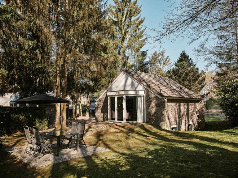 Luxe 6-persoons bungalow met sauna op Vakantiepark De Bosrand midden op de Veluwe