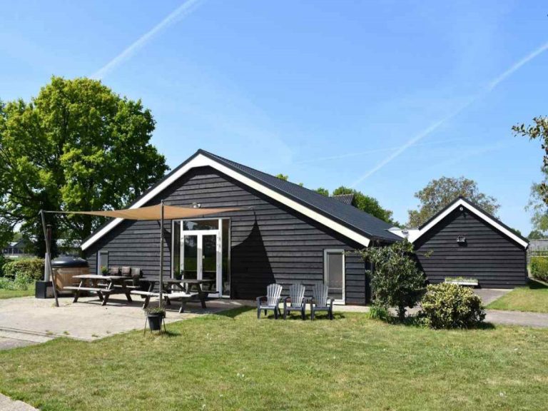 Mooie 10 persoons vakantieboerderij | Met sauna en hottub