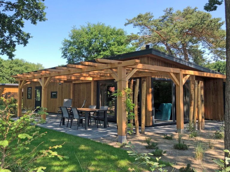 Vrijstaande en sfeervolle 5 persoons vakantiewoning met pergola op de Veluwe.