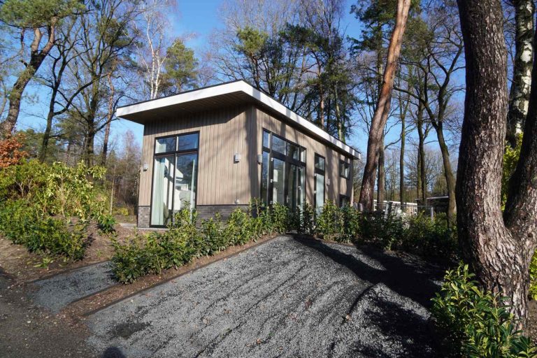 Tiny House voor 4 personen op vakantiepark de Rimboe in Hoenderloo op de Veluwe.
