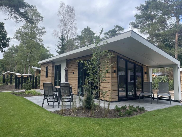 Stijlvolle 4 persoons vakantiewoning met sauna en hottub op een vakantiepark op de Veluwe