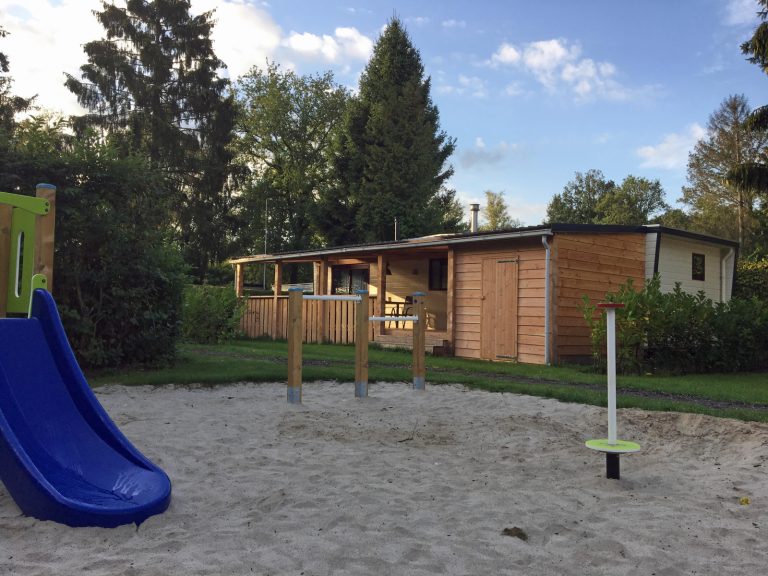 Heerlijk 4 persoons chalet met bubbelbad op familiecamping in Wateren