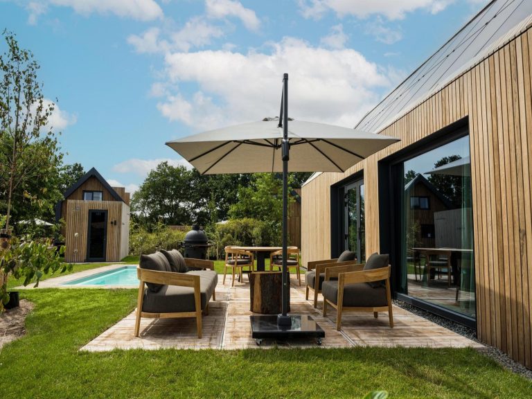 Luxe 2 persoons vakantiehuis met verwarmd zwembad en sauna.