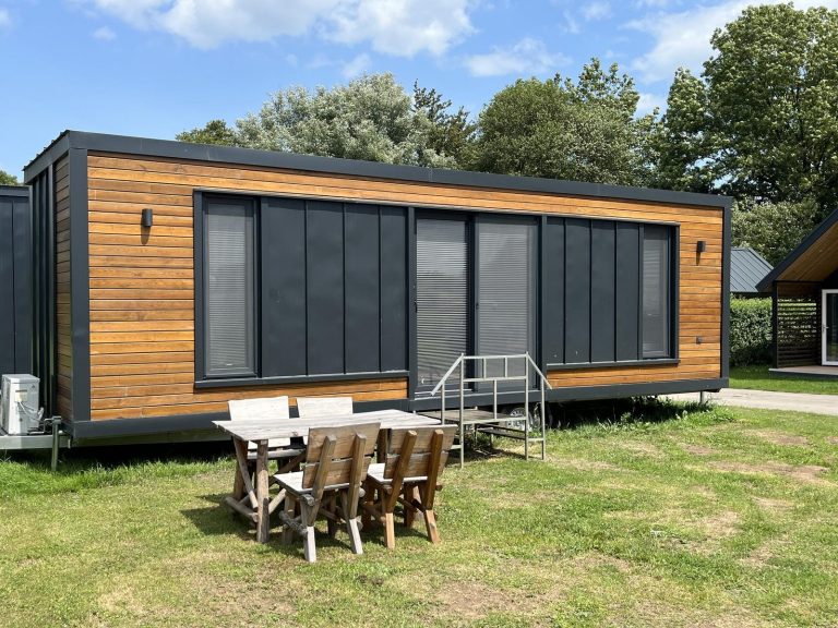 Knusse 2 persoons Tinyhouse op Recreatiepark de Rhederlaagse Meren