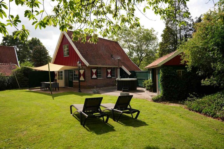 Luxe 4 persoons vakantiehuis met hottub