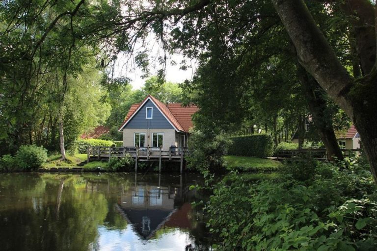 Kindvriendelijke 6 persoons woning aan het water op een vakantiepark in Westerbork