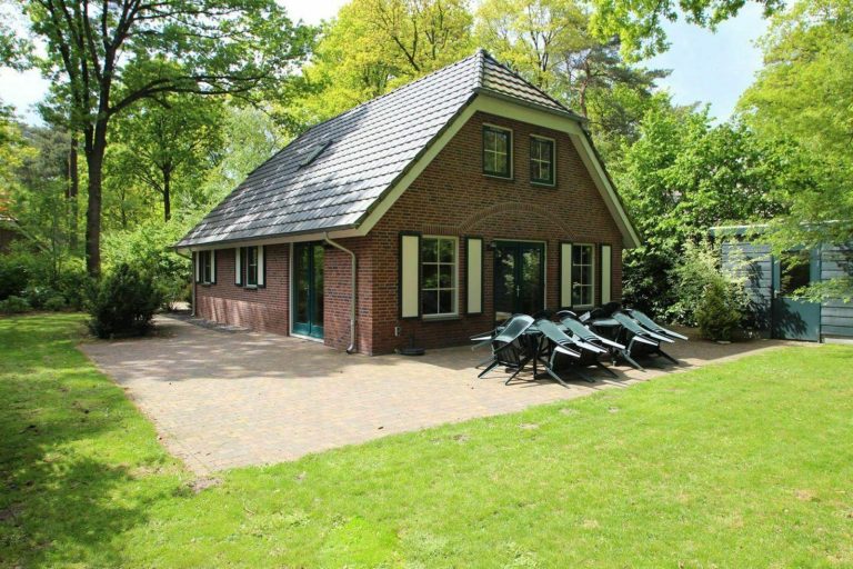 10-Persoons landhuis met sauna op een vakantiepark in Drenthe