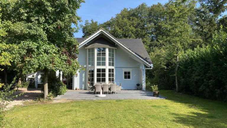 Luxe 8 persoons Fins Chalet met sauna en grote tuin midden in de bossen in Winterswijk