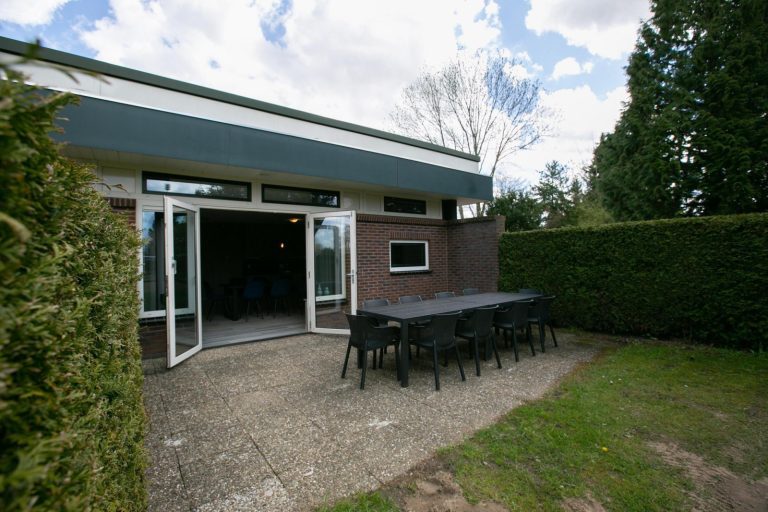 10 persoons bungalow met een infraroodsauna op Recreatiepark de Scherpenhof