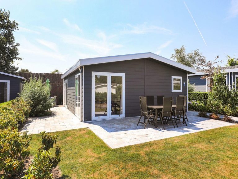 Knus 6 persoons lodge in Nunspeet op een park aan het Veluwemeer