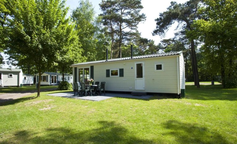 Basic 4 persoons chalet op vakantiepark de Zanding met natuurmeer en zandstrand