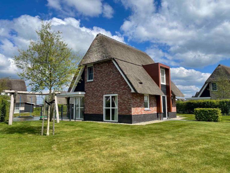 Luxe 8 persoons vakantiehuis met Finse sauna en bubbelbad aan het Tjeukemeer in Friesland