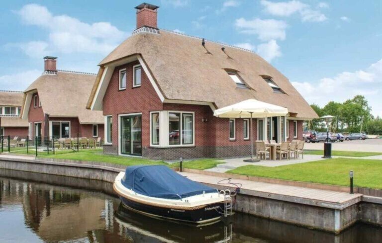 Heerlijk wellness villa met sauna voor 8 personen aan de Friese Meren